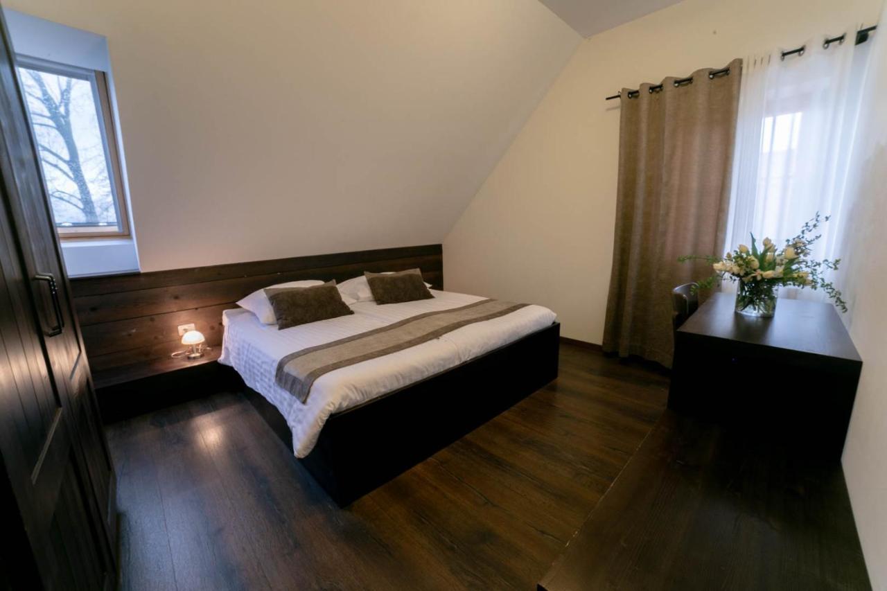 Farm stay Smrekarjeva Domacija