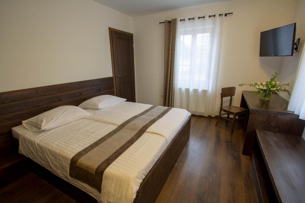 Smrekarjeva Domacija *